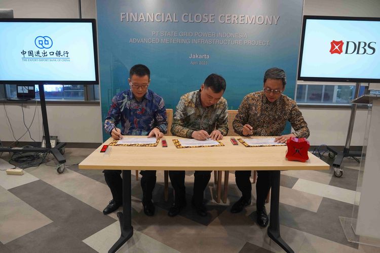 Penandatanganan pinjaman sindikasi antara Bank DBS Indonesia dan SGPI.