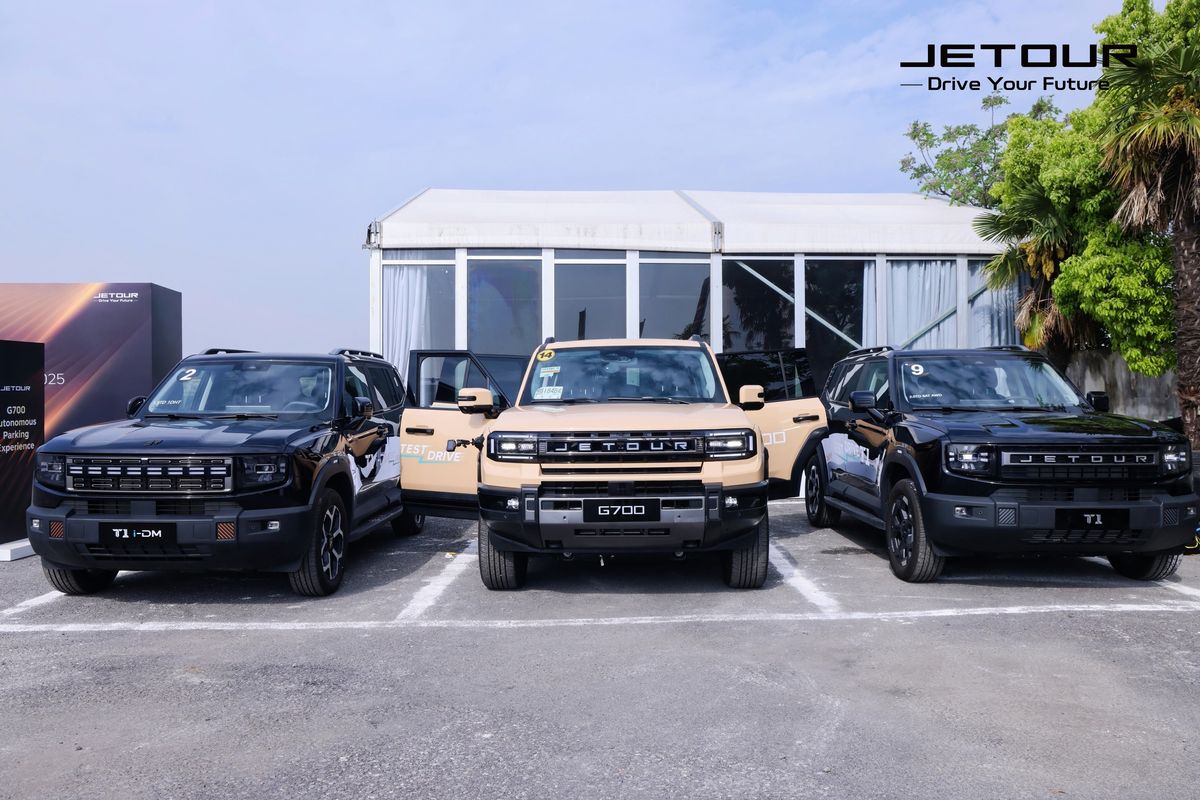 Menguji Fitur Parkir Otomatis pada Jetour J700