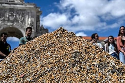 Aktivis Lisbon Tumpuk 650.000 Puntung Rokok Membentuk Gunung