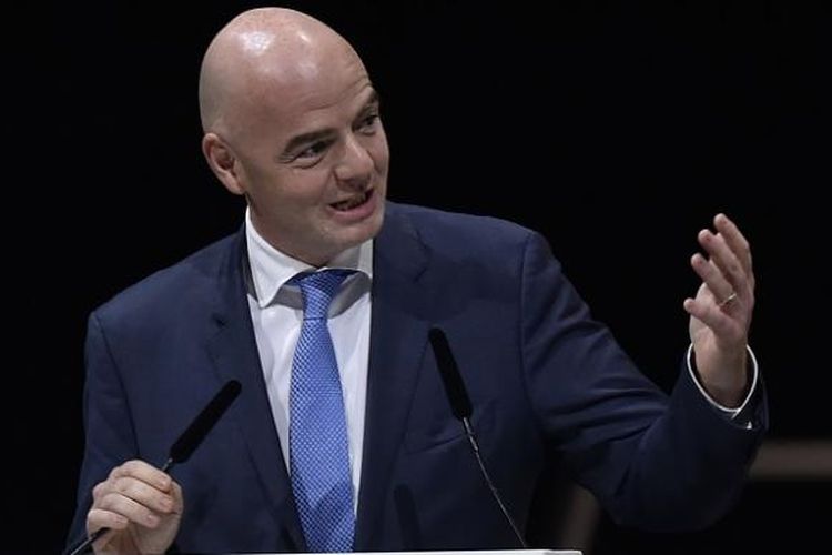 Gianni Infantino berpidato setelah berhasil memenangi pemilihan Presiden FIFA untuk periode 2016-2019, pada Kongres Luar Biasa FIFA di Zurich, Swiss, Jumat (26/2/2016).