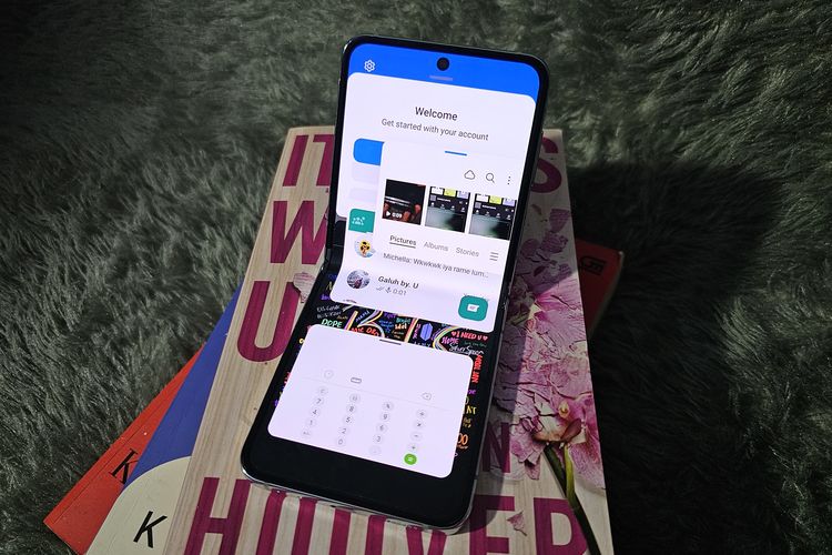 Dengan fitur split screen dan pop-up view, pengguna bisa membuka lebih dari tiga aplikasi sekaligus di layar Galaxy Z Flip 5. Dalam gambar ini, kami membuka total lima aplikasi secara bersamaan, yakni Zoom, Samsung Notes, WhatsApp, galeri, dan kalkulator.