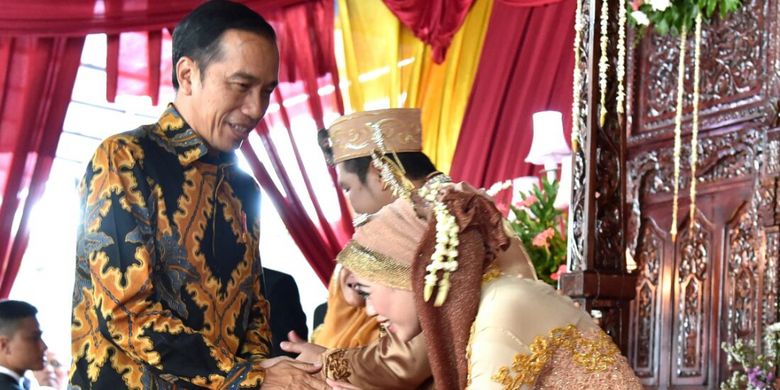 Presiden RI Joko Widodo menghadiri pernikahan anak dari mantam sopir pribadinya di Lenteng Agung, Jakarta Selatan, Jumat (16/2/2018).
