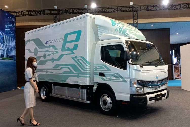 Mitsubishi Fuso pamer truk listrik E-Canter di Periklindo Electric Vehicle Show (PEVS) 2022