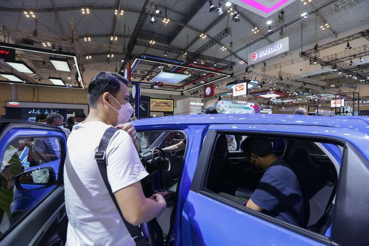 Suzuki S-Presso dipamerkan di ajang Gaikindo Indonesia International Auto Show (GIIAS) 2022 di ICE BSD, Tangerang, Jumat (12/8/2022). S-Presso dibanderol Rp 155 juta untuk transmisi manual dan Rp 164 juta untuk AGS.