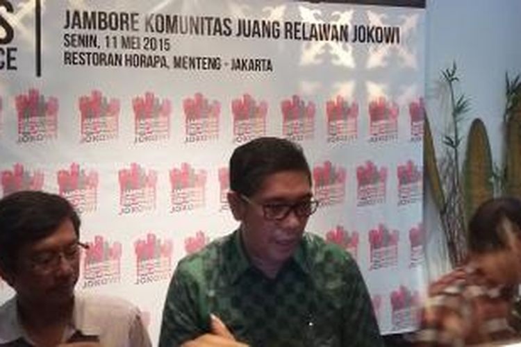 Relawan Presiden Joko Widodo menggelar konferensi pers di Menteng, Jakarta Pusat, Senin (11/5/2015).