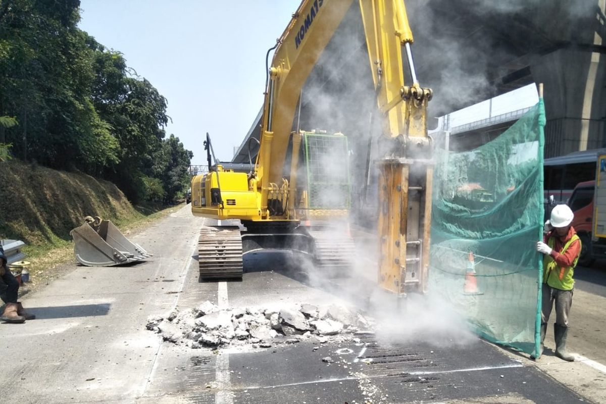 Ruas Tol Jakarta-Cikampek, salah satu jalur utama yang menghubungkan Jakarta dengan sejumlah wilayah di Pulau Jawa, sedang dalam proses transformasi. 