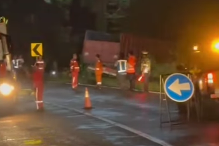 Truk kembali mengalami rem blong di GT Ciawi