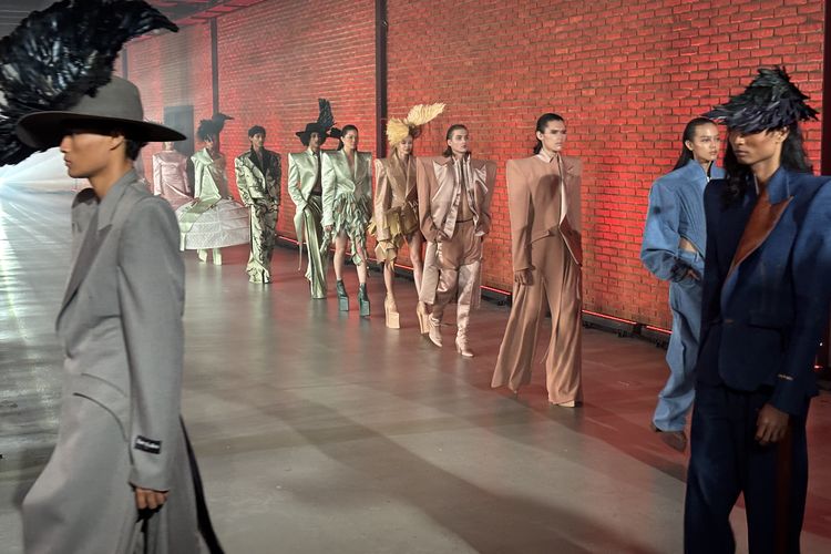 Koleksi spring/summer 11/11 2026 karya Harry Halim yang digelar di The Brickhall Fatmawati, Jakarta Selatan, Selasa (11/11/2025).