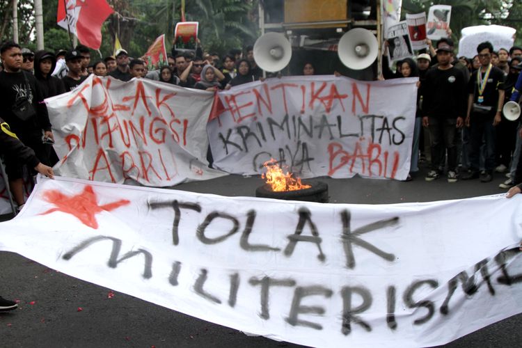 Fenomena Tentara Masuk Kampus Jadi Sorotan, dari Udayana hingga UI