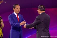 KTT ASEAN Ditutup, Jokowi Serahkan Palu Keketuaan ke PM Laos