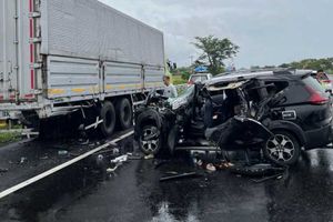 Kecelakaan Maut di Tol Pemalang, SUV Tabrak Beakang Truk Tronton, Balita Tewas