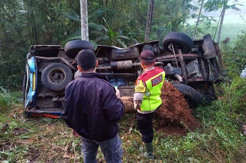 Elf Jurusan Sukabumi-Surade Masuk Jurang, 1 Penumpang Tewas