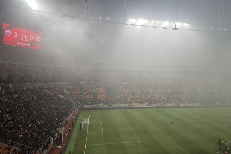 Laga Persija Vs Semen Padang Tertunda karena Flare