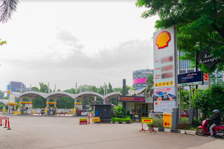 NFR di SPBU Shell Tanjung Barat, di antaranya ATM Center, Dunkin Donut, dan Kopi Kenangan.