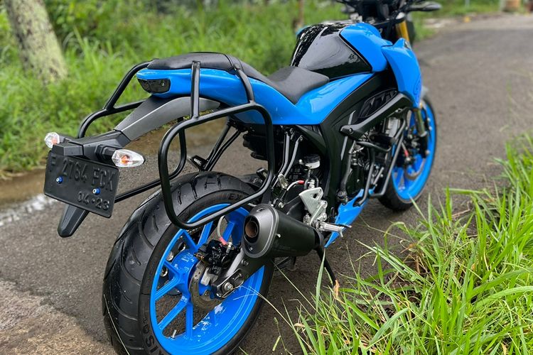 Modifikasi Suzuki GSX-S150 bergaya GSX-8S 