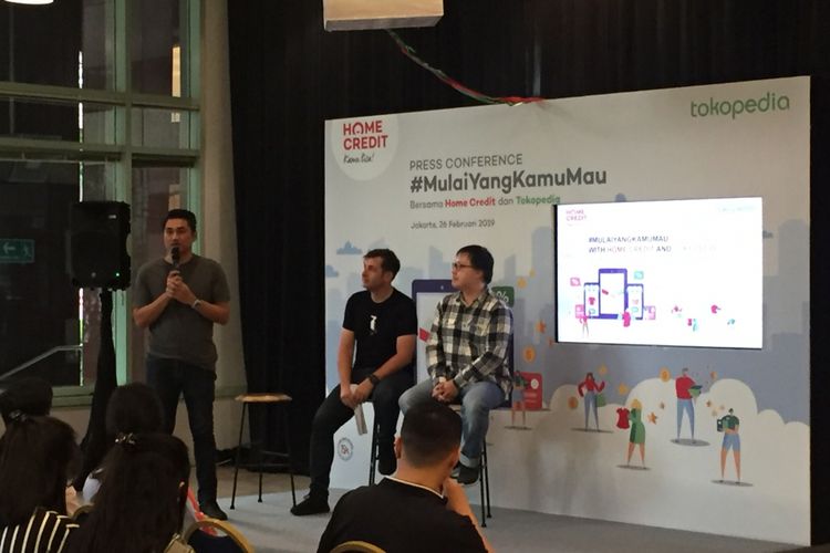 Chief External Affairs Home Credit Indonesia, Andy Nahil Gultom menjelaskan tentang kerja sama dengan Tokopedia.