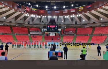 Tangkapan layar Twitter @AFFPresse yang memuat momen sebelum kick-off laga lanjutan Grup A Piala AFF Indonesia vs Malaysia di Huamark Indoor Stadium, Bangko, Thailand, Senin (4/4/2022) sore WIB.
