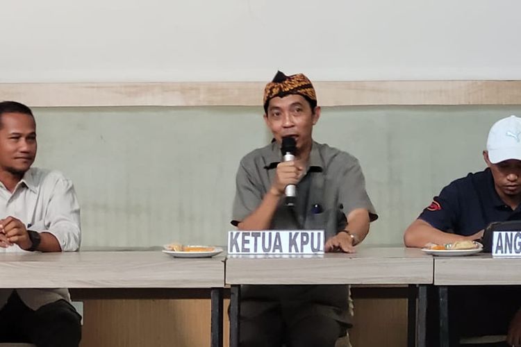 Ketua KPU Nunukan Rahman saat mengisi acara bincang bersama KPU 