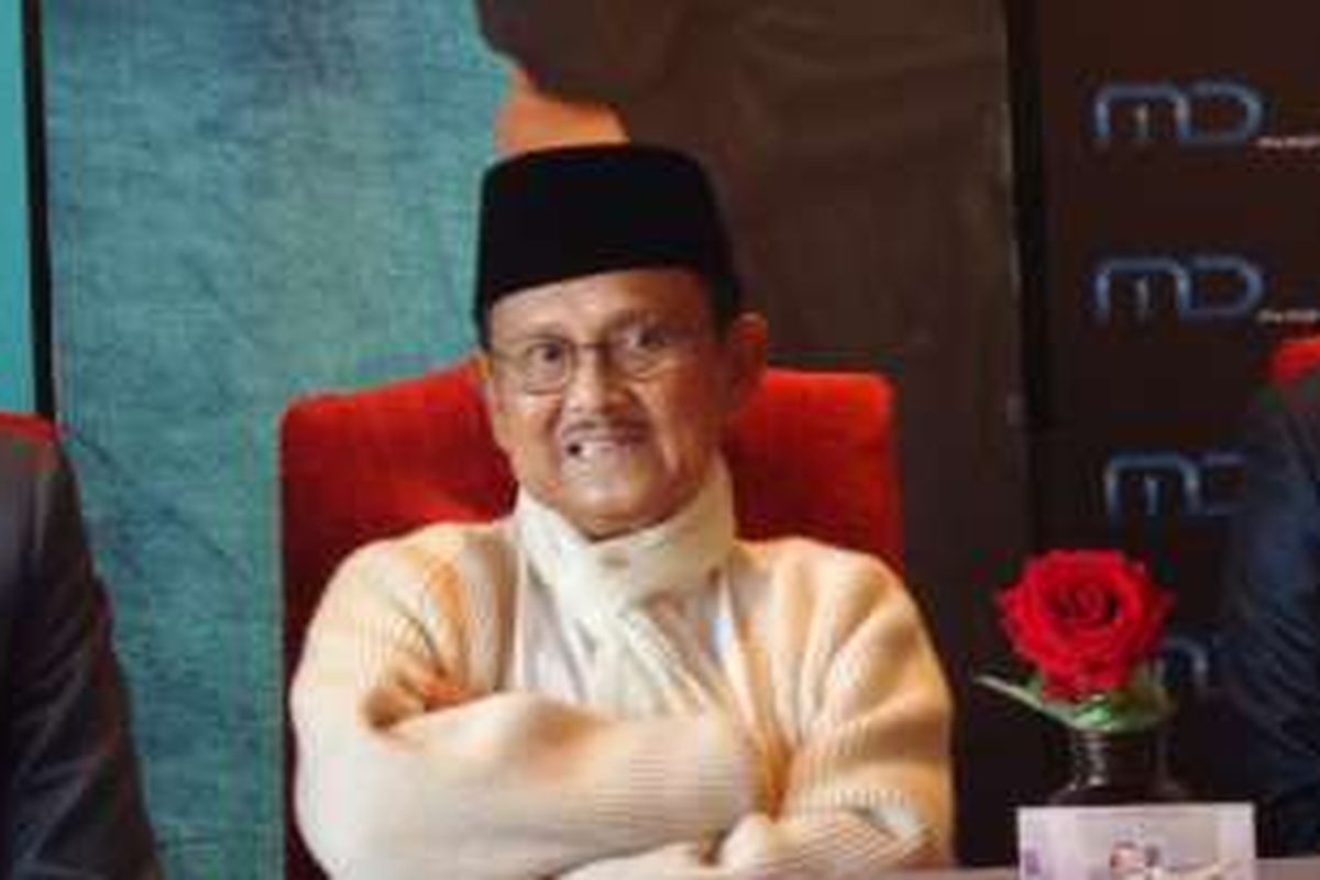 Presiden RI ketiga Bacharuddin Jusuf Habibie dalam jumpa pers launching single OST Soundtrack film Rudy Habibie yang berjudul 