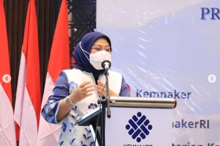 Menteri Ketenagakerjaan, Ida Fauziyah secara resmi membuka Sosialisasi Pemagangan Luar Negeri pada Senin (11/10/2021), di Hotel Mercure Samarinda. Pembukaan ditandai dengan tabuhan bedug oleh Menaker.