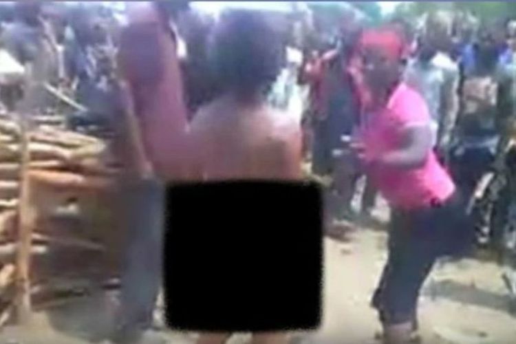 Seorang perempuan di Republik Demokratik Kongo (RDK) ditelanjangi, diperkosa, dan dicambuki sebelum dipenggal kepalanya oleh militan yang kemudian meminum darahnya. Kekerasan itu terjadi karena korban menyuguhkan ikan, makanan yang dipantangi para militan.