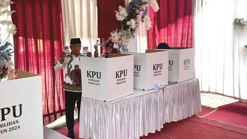 Targetkan Dulang Suara 90 Persen, Sanusi Baca Surat Al-Insyirah Sebelum ke TPS