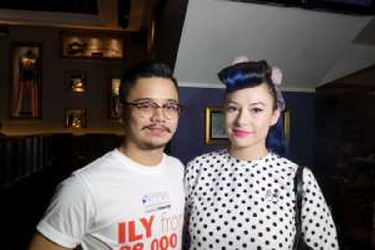 Derby Romero bersama kekasihnya, Claudia Adinda, menghadiri peluncuran trailer film ILY from 38,000 Ft, di Hard Rock Cafe Jakarta pada Kamis (9/6/2016).