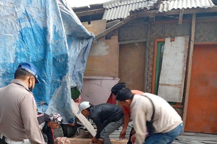 Dump Truck Melaju Tanpa Pengemudi di Cipatat, Tewaskan Sopir dan Pejalan Kaki
