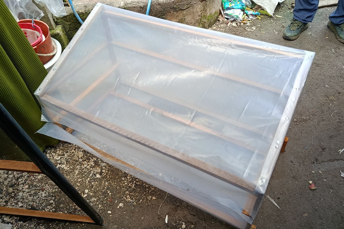 Alat pengering Solar Dehydrator untuk Kerupuk Sirip Ikan Tuna Ibu Saropah dari CAST Foundation dan Fab Lab Bali, Jumat (5/12/2025).