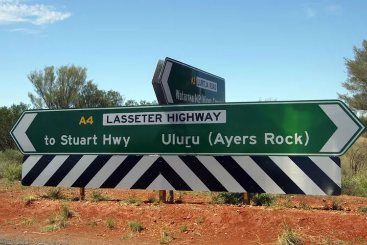 Batuan ikonik Australia secara resmi berganti nama menjadi Uluru/Ayers Rock pada 1993.