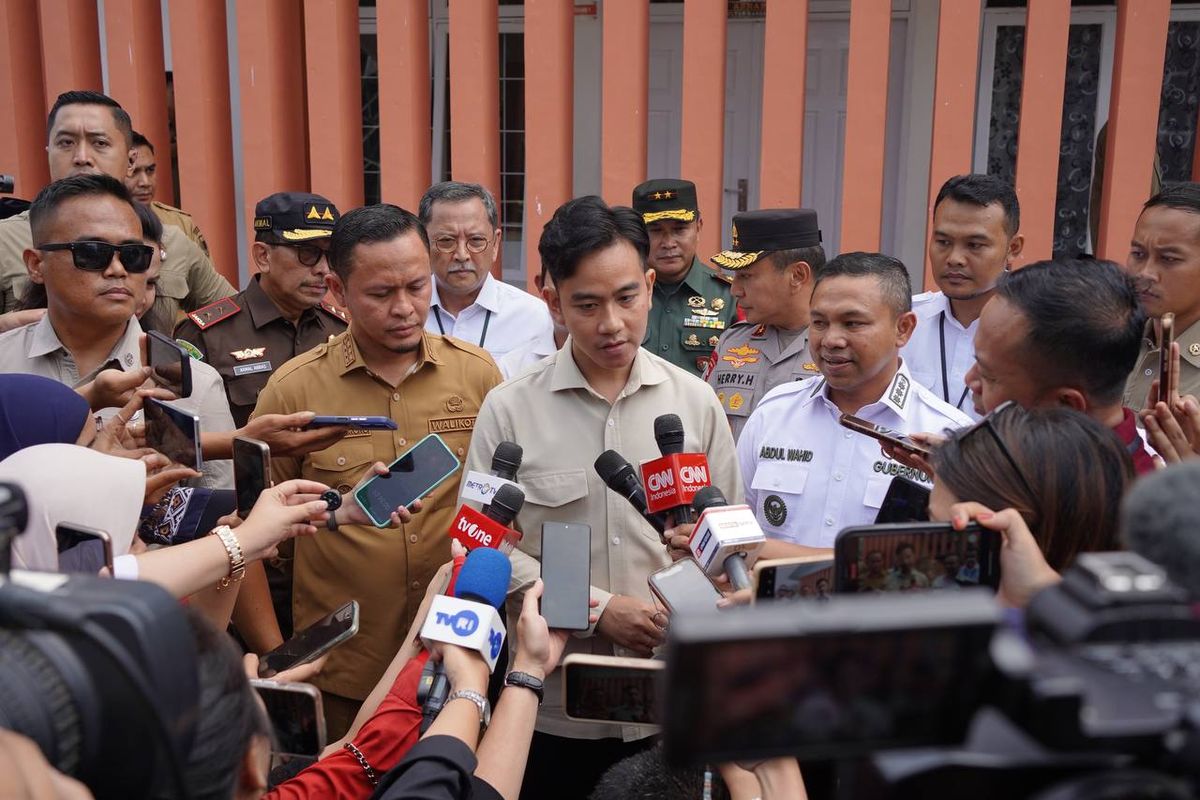 Wakil Presiden (Wapres) Republik Indonesia Gibran Rakabuming Raka dalam konferensi pers di Pekanbaru, Senin (28/7/2025).