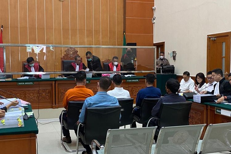 Lima saksi dihadirkan jaksa penuntut umum dalam sidang anak buah Irjen Teddy Minahasa di PN Jakarta Barat, Jumat (17/2/2023). Ketiga terdakwa yakni AKBP Dody Prawiranegara, Linda Pudjiastuti, dan Kompol Kasranto. 