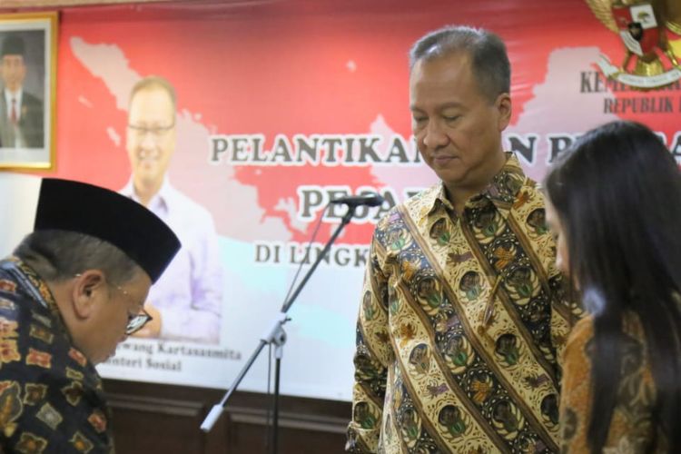 Menteri Sosial Agus Guwimang Kartasasmita saat menghadiri acara Pelantikan dan Pengambilan Sumpah Jabatan Pejabat Tinggi Madya, di Jakarta, Jumat (04/10/2019)