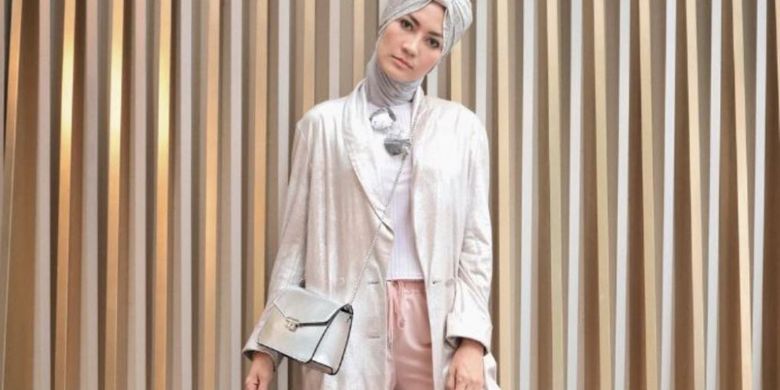 Model Steffy Burase Diperiksa 11 Jam Apa Yang Ditelusuri Penyidik Kpk Model Steffy Burase Diperiksa 11 Jam Apa Yang Ditelusuri Penyidik Kpk