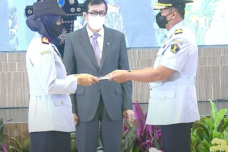 Menteri Hukum dan HAM Yasonna H. Laoly menyaksikan serahterima jabatan Kepala Badan Penelitian dan Pengembangan Hukum dan HAM (Balitbangkumham), Jakarta, Senin (1/8/2022).  (Dokumentasi Kemenkumham).