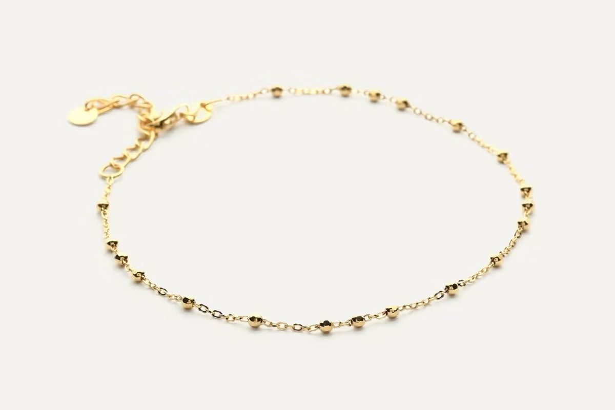 Gelang emas Marissa sembilan karat bisa jadi rekomendasi gelang emas kado ulang tahun anak perempuan.