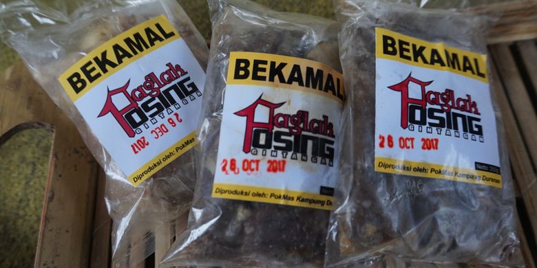 Bekamal yang terbuat dari daging sapi dan ayam yang difermentasi. Bekamal diproduksi oleh warga Desa Gintangan, Kabupaten Banyuwangi, Jawa Timur, Rabu (7/2/2018).