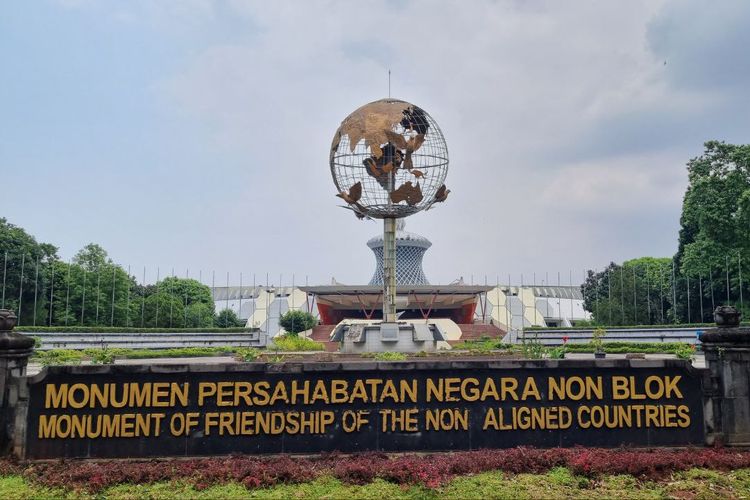 Monumen Persahabatan Negara Non Blok di TMII.