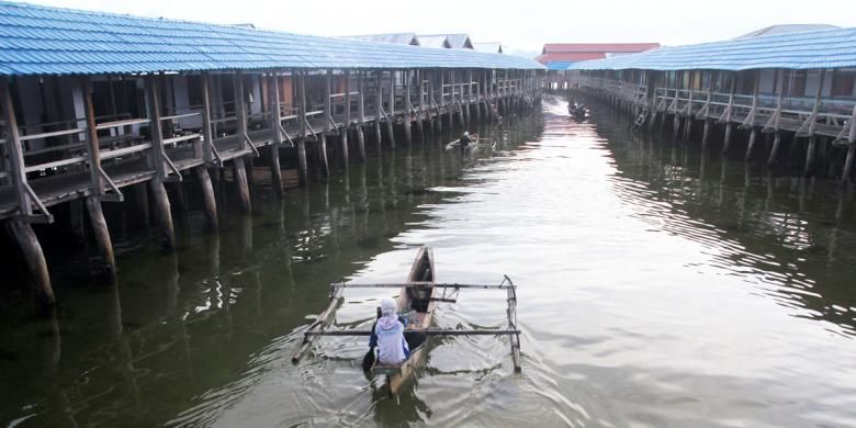 Salah satu sudut perkampungan suku Bajo di Desa Torosiaje Kabupaten Pohuwato, Gorontalo. Ribuan masyarakatnya  tinggal di atas laut dengan mendirikan rumah panggung, sekiar 500 meter dari daratan pulau Sulawesi.