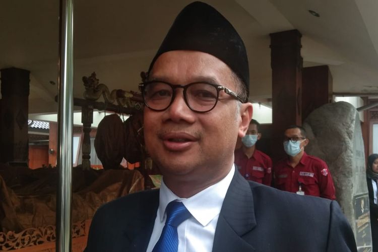 Walikota Magelang, Muchamad Nur Aziz saat memberikan keterangan, Selasa (20/2/2024).