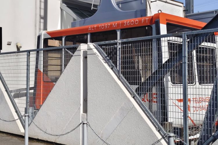 Kereta gantung untuk menaiki puncak Gunung Saleve, Perancis, Minggu (22/2/2026).