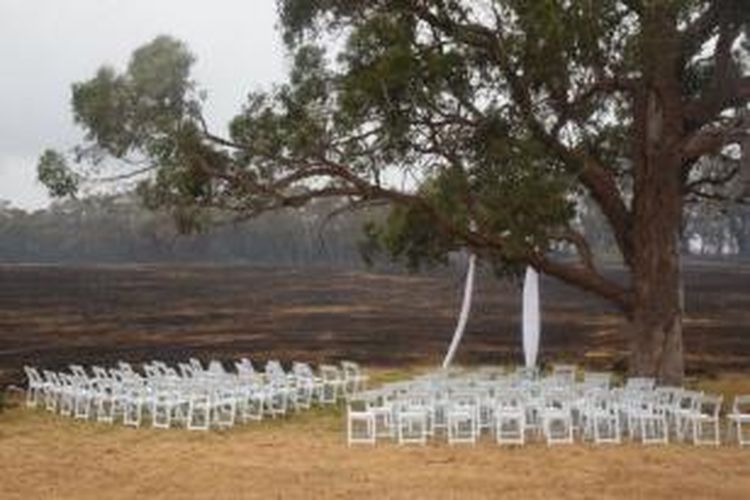 Kursi yang sudah ditempatkan di lokasi pernikahan di Scotsburn.