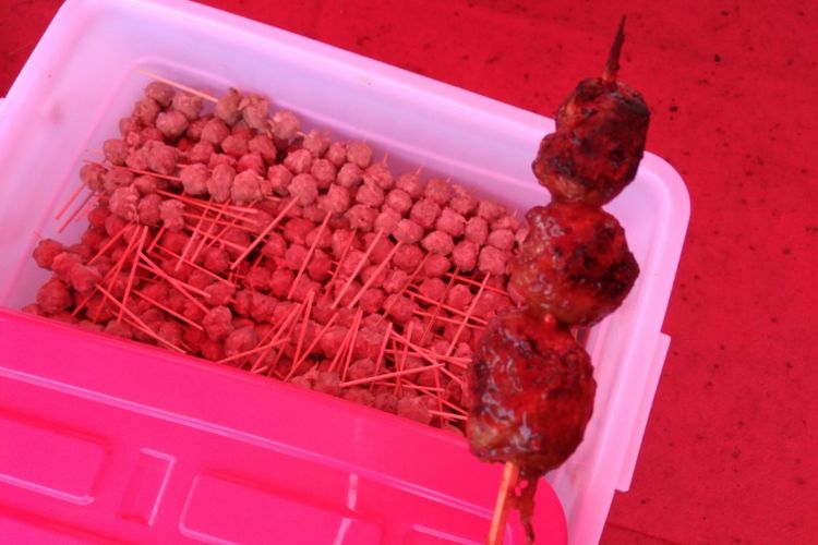 Bakso Bakar President bagi 10.000 tusuk bakso di Oucuk Coolinary Event. 