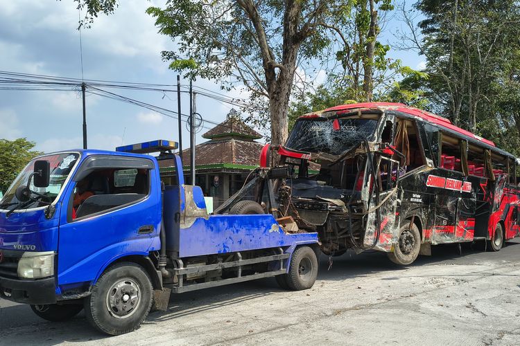 Kronologi Bus Pendaki Lawu Kecelakaan di Karanganyar, Rem Bermasalah hingga 22 Orang Terluka