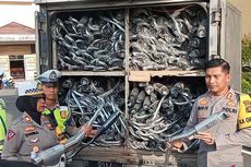 Polisi Sita 1.750 Knalpot Bising dari Sebuah Mobil Boks Mogok