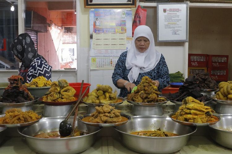 Nasi Kapau Uni Lis di Pasar Lereng, Bukittinggi.