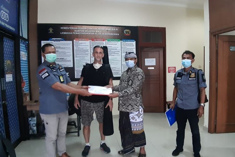 David James Taylor, warga Inggris terpidana kasus pembunuhan anggota polisi Aipda Wayan Sudarsa telah bebas dari Lapas Kelas II Kerobokan, Bali, pada Kamis (11/1/2021) pagi.