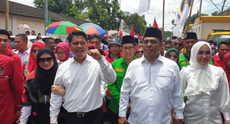 Prof Ridha-Abdul Daftar ke KPU Medan bersama 8 Parpol, Sempat Menunggu 2 Jam di Jalan