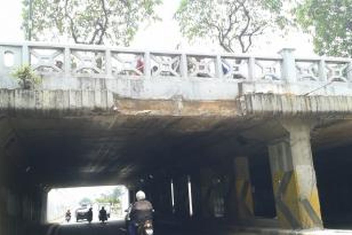 Kondisi tembok underpass runtuh dari Cideng menuju Thamrin City Sudirman, di Jalan KH Mas Mansyur, Tanah Abang, Jakarta Pusat.