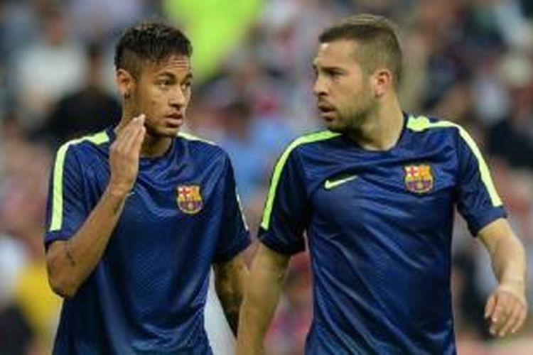 Dua pemain Barcelona, Neymar (kiri) dan Jordi Alba (kanan).